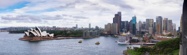 panorama de la ville pendant la journée sydney - sydney australia australia new south wales lookout tower photos et images de collection