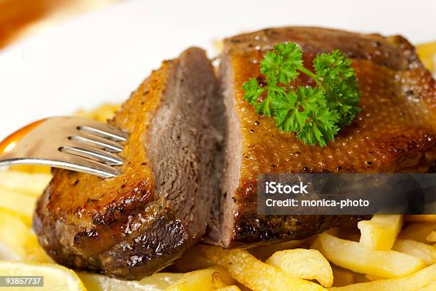 Foto de Peito De Pato Assado e mais fotos de stock de Almoço - Almoço, Amarelo, Assado