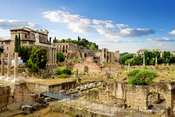istock Ruins of Rome 938579020