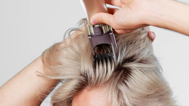 istock Man going to shave his long hair 938611332