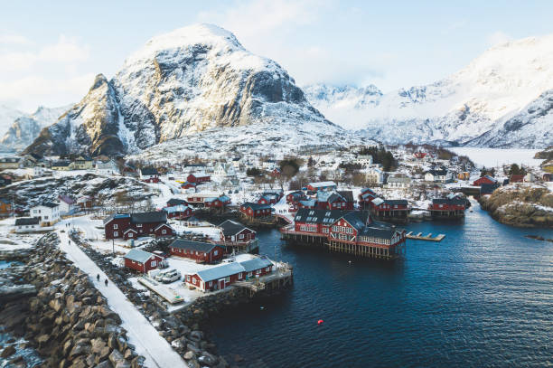 Beautiful super wide-angle winter snowy view of fishing village A, Norway, Lofoten Islands, with skyline, mountains, famous fishing village with red fishing cabins, Moskenesoya, Nordland Beautiful super wide-angle winter snowy view of fishing village A, Norway, Lofoten Islands, with skyline, mountains, famous fishing village with red fishing cabins, Moskenesoya, Nordland"n harbor of svolvaer in winter lofoten islands norway stock pictures, royalty-free photos & images