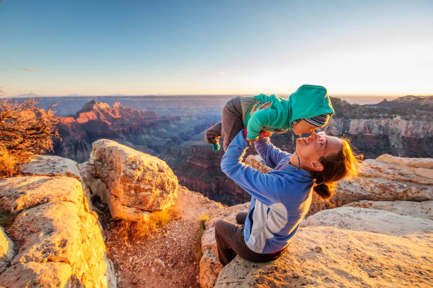 Une mère et fils de bébé dans le Parc National du Grand Canyon North Rim, Arizona, é.-u. - Photo