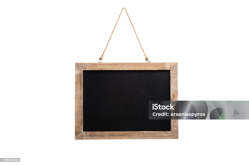 空白のビンテージ黒板木製フレーム、吊り下げ、ロープの白い背景の分離 - 黒板のロイヤリティフリーストックフォト
