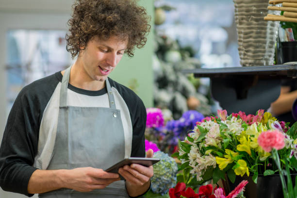 istock Counting Product in a Flower Shop 938848940
