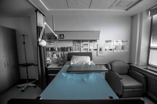 hospital zimmer - emergency room accident hospital emergency sign stock-fotos und bilder