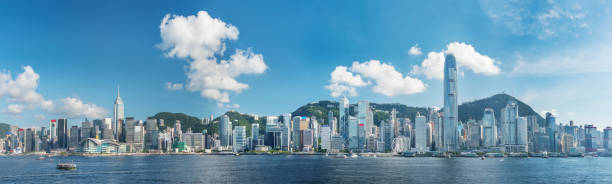 victoria hafen von hong kong city - hong kong skyline panoramic china stock-fotos und bilder