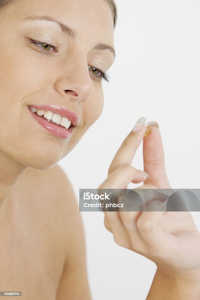 Femme avec de la vitamine E - Photo de Adulte libre de droits