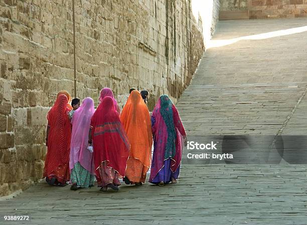Indische Frauen Gehen Bis Zu Meherangarhfestung Jodhpur Indien Stockfoto und mehr Bilder von Bundesstaat Rajasthan