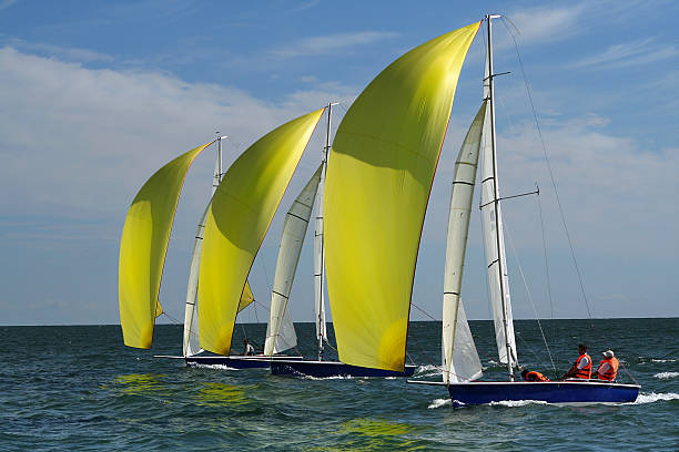 trois yachts - rope rigging nautical vessel day photos et images de collection