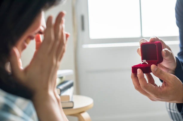 Man proposing to his girlfriend Man proposing to his girlfriend jewelry box photos stock pictures, royalty-free photos & images