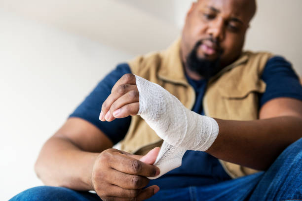 A person getting injured A person getting injured bandage photos stock pictures, royalty-free photos & images