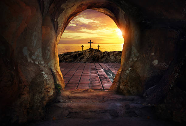 empty tomb with three crosses - jerusalem hills imagens e fotografias de stock