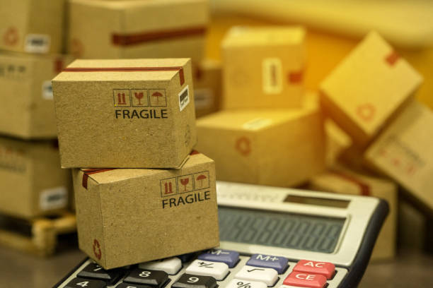 istock Business finance: Packaging small paper boxes on wood pallet with calculator. Ideas for assembling a portfolio of assets which are held directly by investors. 938959934