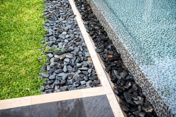 istock Swimming pool side edge with artificial grass and stone texture design for Luxury pool. 938971792