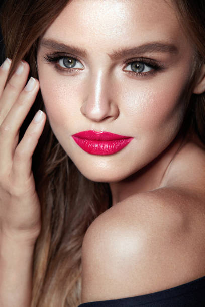 istock Beauty Makeup. Woman With Beautiful Face And Pink Lips. 938990832