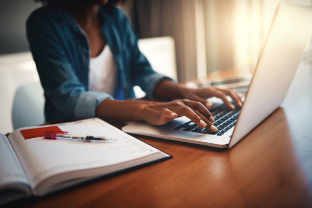 le laborieux et organisé permettait toujours présent - computer keyboard flash photos et images de collection