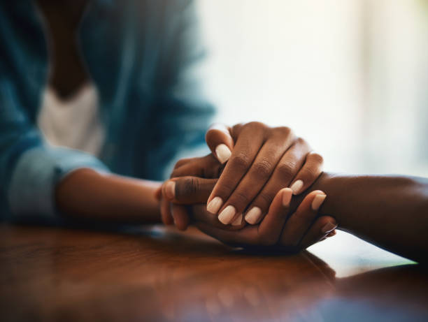 let me help you - holding hands human hand romance support imagens e fotografias de stock