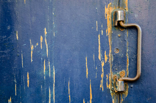 istock Old wooden door 939035150
