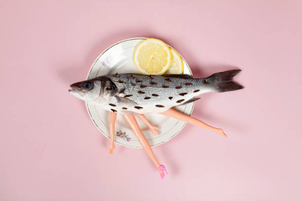 istock lemon fish pink plate doll and thorns 939081546