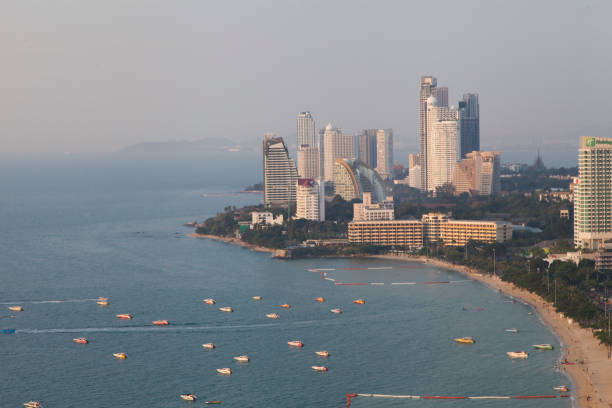 istock city by the sea 939118392