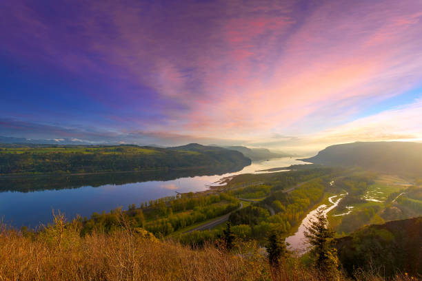 istock Sunrise Reflection over Columbia River Gorge between Oregon and Washington States 939220276