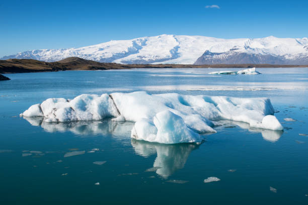 glacier lagoon - ice cold glacier blue imagens e fotografias de stock