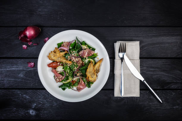istock Spinach salad with roast beef and mushrooms in breadcrumbs. 939283788