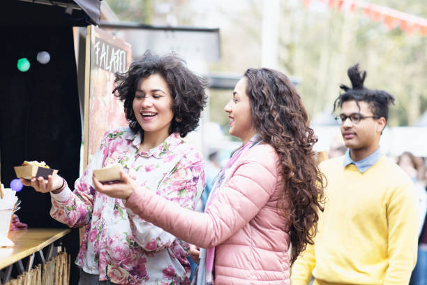 istock Street Food: buying at Falafel stall 939311090