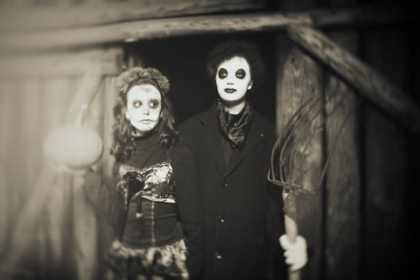 istock Having fun at Halloween – The couple 939341280