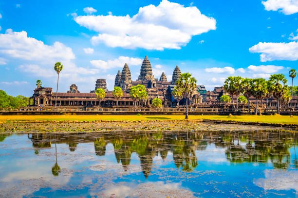 blå morgonhimlen angkor wat i kambodja landskap resa foto - angkor wat bildbanksfoton och bilder