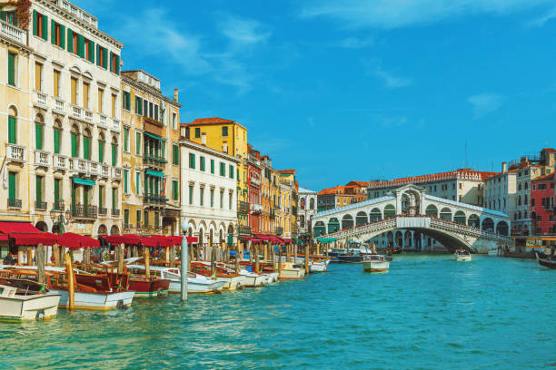 istock Rialto Bridge in Venice, Italy 939483784