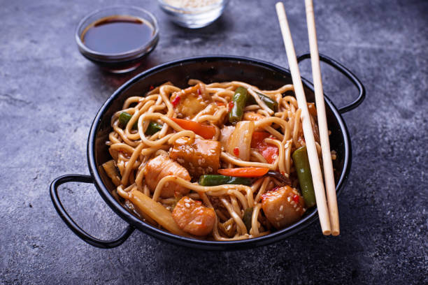istock Thay food. Noodles with tofu and vegetable. 939509646