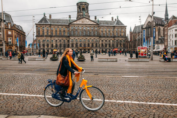 piazza dam ad amsterdam - dam foto e immagini stock