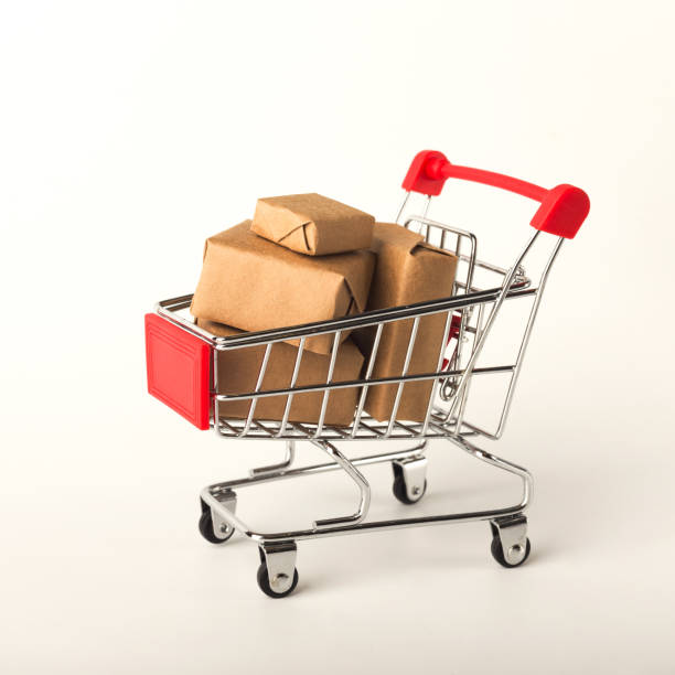 istock Miniature shopping cart and parcels isolated 939567562
