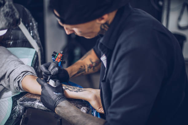istock Tattoo artist drawing tattoo 939579594