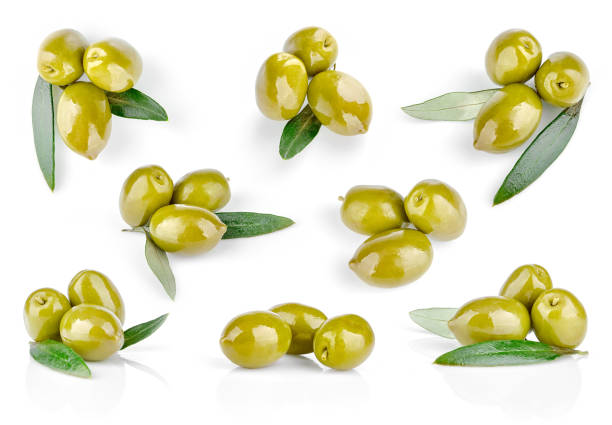 conjunto verde oliva con hoja, aislada - aceituna verde fotos fotografías e imágenes de stock