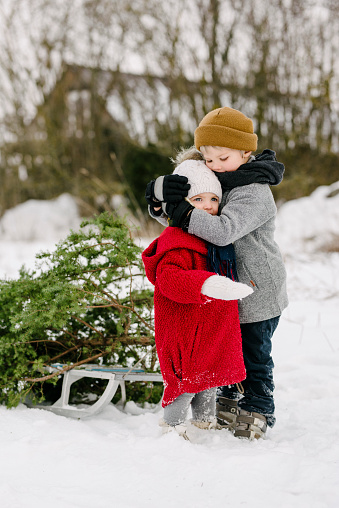 Authentic nordic family photoshoot with christmas presents and christmas tree.