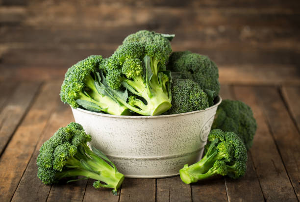 Fresh broccoli on the table Fresh broccoli on the table broccoli stock pictures, royalty-free photos & images