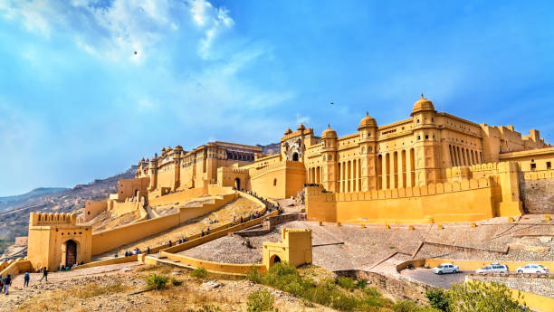vista del forte di amer a jaipur. una delle principali attrazioni turistiche nel rajasthan, india - fortezza immagine foto e immagini stock