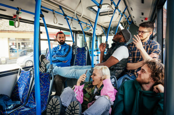 공공 버스에서 무례 한 행동 - public transportation audio 뉴스 사진 이미지