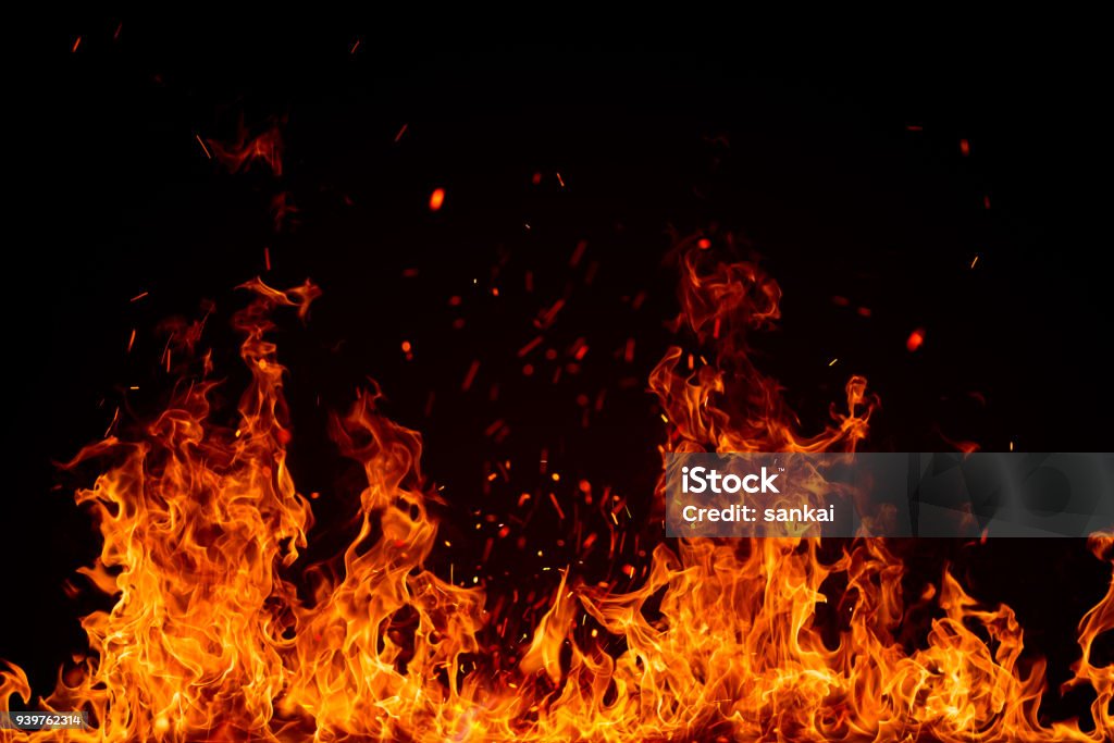 Bordo ardente isolato su nero - Foto stock royalty-free di Fuoco