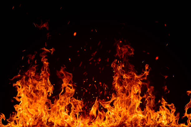 fronteira de fogo ardente isolada em preto - inferno - fotografias e filmes do acervo