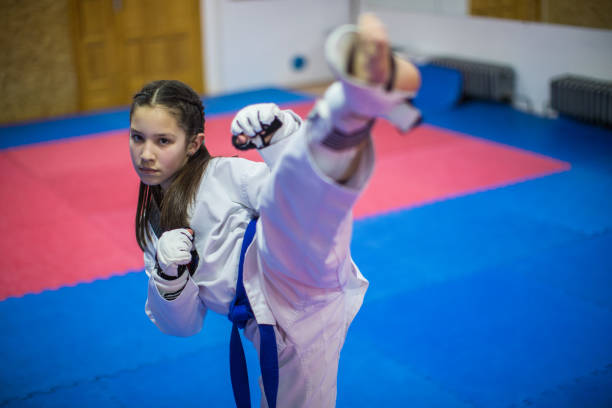 hermoso luchador de - taekwondo fotografías e imágenes de stock