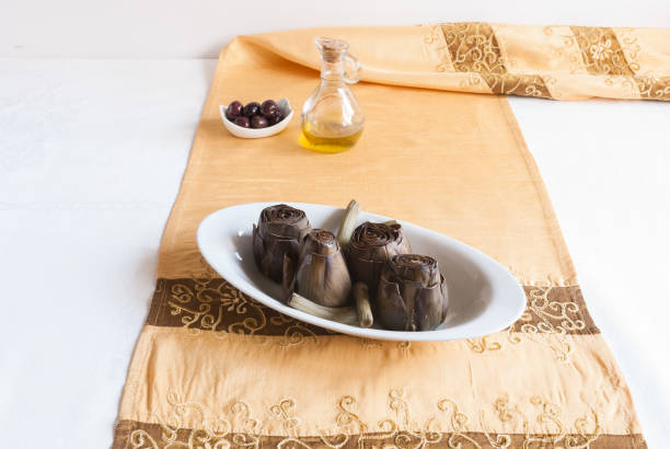 Artichokes with oil, parsley and garlic
