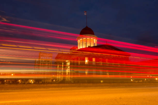 winds of change and the acceleration of progress metaphorically shown at the old state capitol state historic site, in springfield, illinois - state government imagens e fotografias de stock