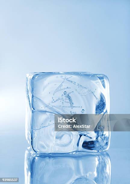 Ice Foto de stock y más banco de imágenes de Azul - Azul, Blanco - Color, Burbuja