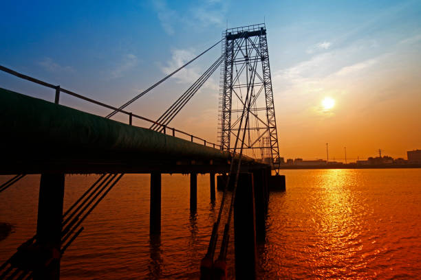 istock Pipeline of oil fields 939862720