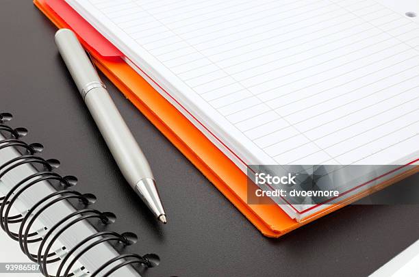 Stift Und Zwei Papiernotebooks Stockfoto und mehr Bilder von Notizbuch - Notizbuch, Orange - Farbe, Schwarz - Farbe