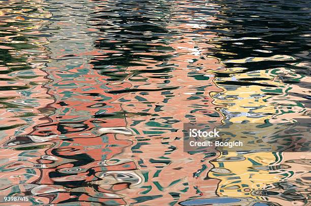 Reflexo Colorido Abstrato De Edifícios Em Vernazza Cinque Terre Itália - Fotografias de stock e mais imagens de Abstrato