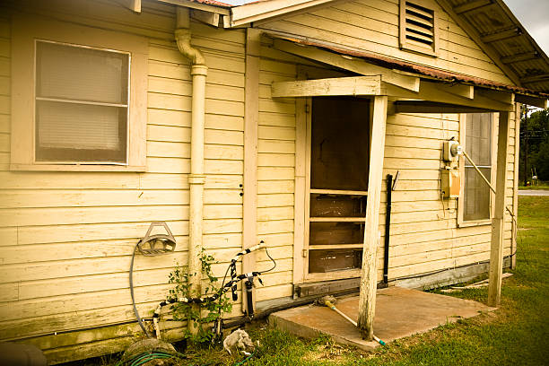 old casa - screen door door porch house fotografías e imágenes de stock